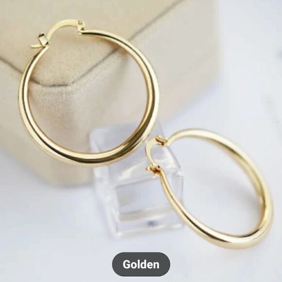 18K Gold Plated Round Hoop Earrings Simple and Elegant Style - Picture 2 of 3